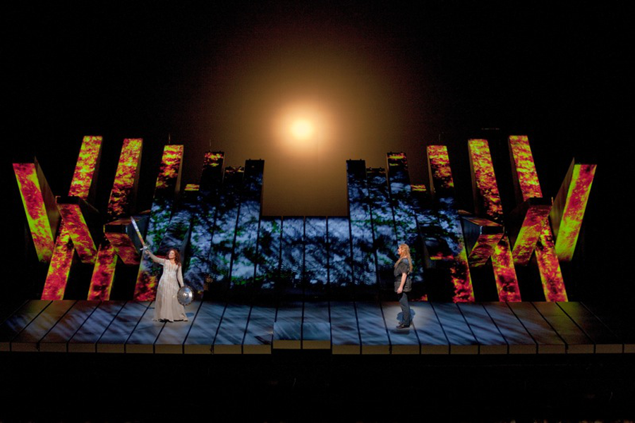 «Гибель богов» Лепажа в «Метрополитен»