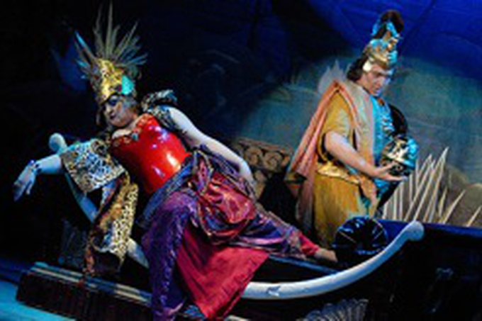 Вампука - Инна Звеняцкая, Лодырэ - Дмитрий Пономарев (фотография
Олега Начинкина)