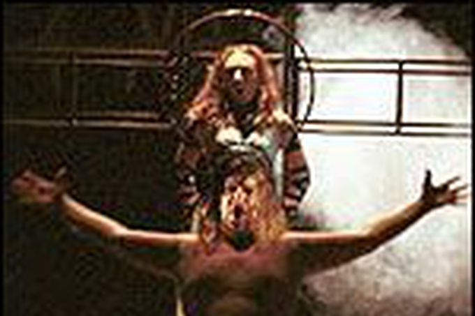 Сцена из спектакля. Р.Улыбин (Мефистофель) и О.Гурякова (Маргарита)